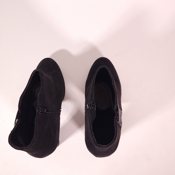 Fergalicous Purge Booties 10 Black Faux Suede Ankle Boots Heels - Picture 4 of 14